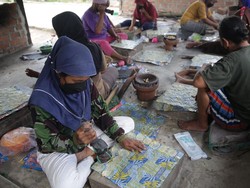 Pengusaha Emping Bertahan di Tengah Ganasnya Pandemi