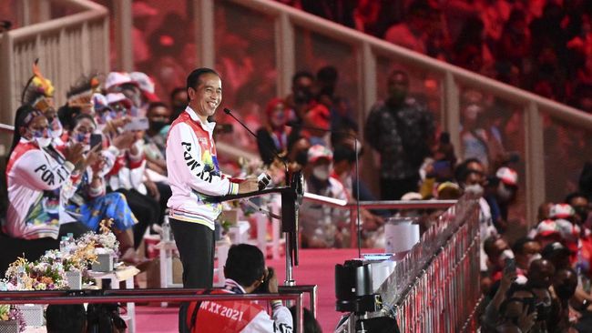 Polisi Bantah Jokowi Joget Tanpa Masker di PON XX Papua Polisi menyatakan video Presiden Jokowi tanpa masker yang beredar diambil saat pandemi virus corona belum terjadi.