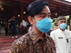 Gibran Pergoki ASN Bersandal Makan di Warung Saat Jam Kerja: Ra Cetho!