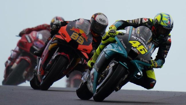 Pembalap veteran Valentino Rossi mengaku tak sanggup lagi bersaing dengan para pembalap muda yang lebih bugar di MotoGP.