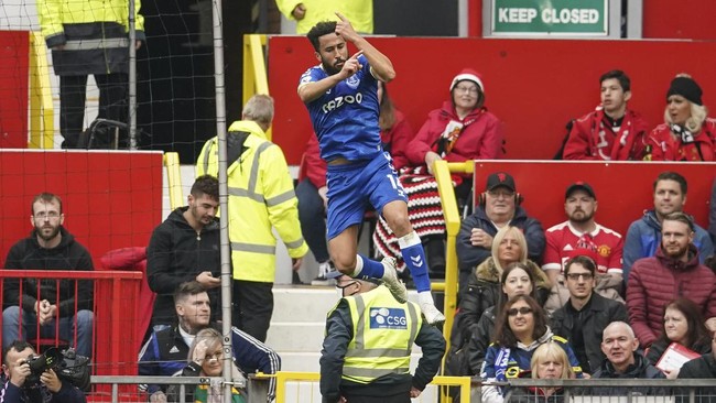 Stadion Old Trafford kini tidak lagi angker bagi rival-rival Manchester United di Liga Inggris setelah Setan Merah diimbangi Everton 1-1.
