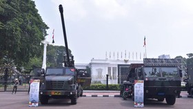 HUT Ke-76 TNI, 18 Pesawat Tempur Beratraksi di Langit Istana