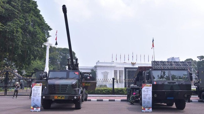 Setidaknya 18 pesawat tempur dan 8 helikopter akan terbang di langit sekitar Istana saat HUT ke-76 TNI hari ini.