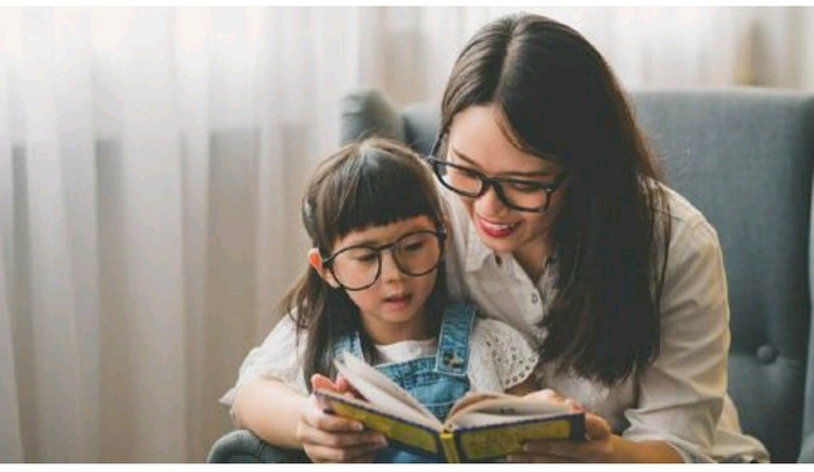 Menasihati Si Kecil terkadang bukan hal yang mudah, tapi Bunda bisa menggunakan pantun berikut untuk mempermudah usaha menasehatinya tanpa terasa menggurui.