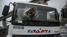 FOTO: Kecelakaan, Truk Trailer Melintang di Tol Purbaleunyi