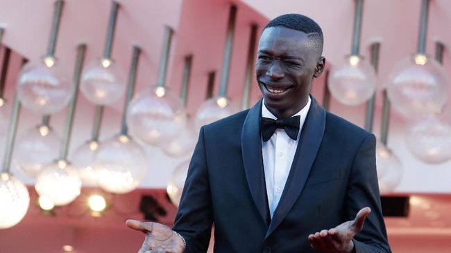 TikToker Khaby Lame mengaku dirinya seorang Muslim. Bahkan ia sempat disekolahkan di sekolah dengan program menghapal AlQuran di Senegal.