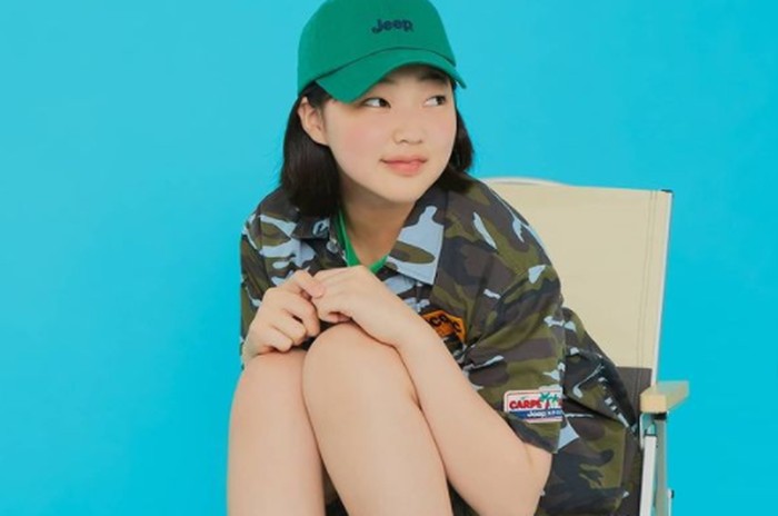 Selain berakting, Kim Min Seo juga aktif sebagai model pakaian anak-anak. Ia telah dipercaya menjadi model berbagai merk terkenal, seperti Jeep Korea. Gayanya manis banget ya, Beauties!/Foto: instagram.com/actress_minseo