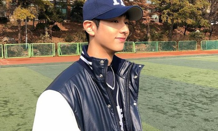 Lee Jung Jun lahir pada tanggal 22 Maret 1999. Ia merupakan aktor rookie yang debut dalam drama Class of Lies pada tahun 2019 lalu./Foto: instagram.com/right_jun_