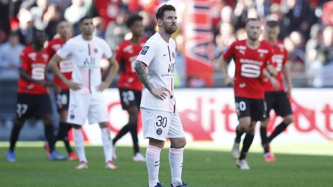 Lionel Messi sudah bermain 190 menit di Liga Prancis dan belum juga mencetak gol. PSG pun menelan kekalahan pertama era Messi saat melawan Rennes.