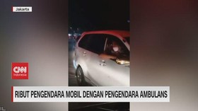 VIDEO: Adu Mulut Pengendara dengan Ambulan