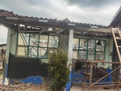 Atap Sekolah di Cianjur Ambruk Saat Direnovasi, 3 Pekerja Terluka