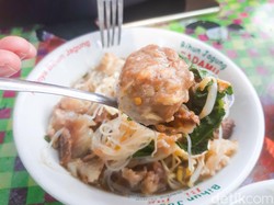 Mantap! 5 Tempat Ini Habiskan Ratusan Kilogram Daging Sapi dan Kikil Setiap Hari