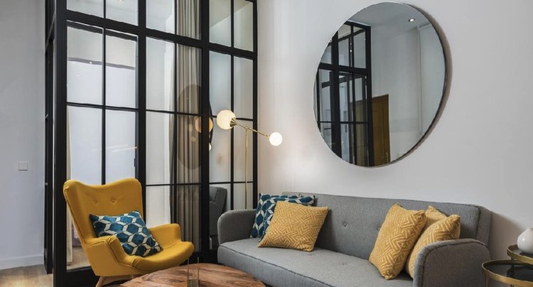 DEKORASI KAMAR RUMAH MINIMALIS AGAR SEPERTI HOTEL: CERMIN MODEL INI Punya budget lebih untuk mendekorasi kamar rumah minimalis? Simak tips dekorasi kamar rumah minimalis agar seperti hotel bintang 5.