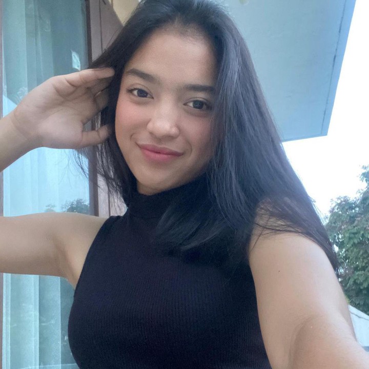 <p>Gadis berusia 18 tahun ini berasal dari Papua, Bunda. Sebelum membawa emas di PON Papua, ternyata Dhinda sudah berprestasi sejak lama, lho. (Foto: Instagram: @dindasabilajh)</p>