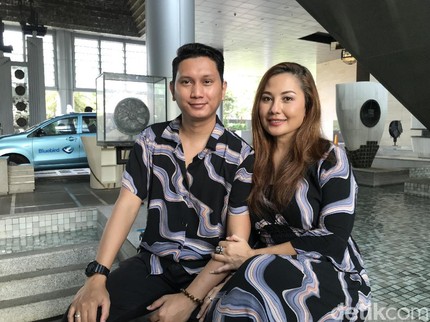 Cerita Emma Waroka Nikahi Suami Lebih Muda 18 Tahun, Reaksi Ortu di Luar Dugaan
