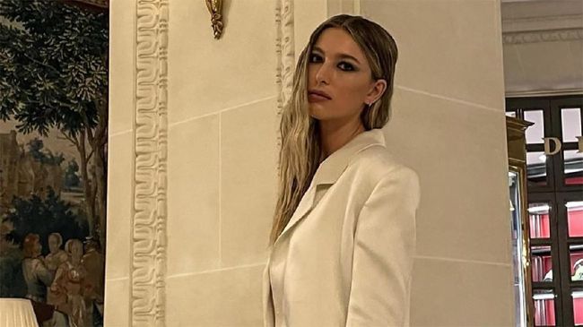 Eve Jobs, putri bungsu mendiang pendiri Apple Steve Jobs, membuat debut di panggung fashion lewat gelaran Paris Fashion Week.