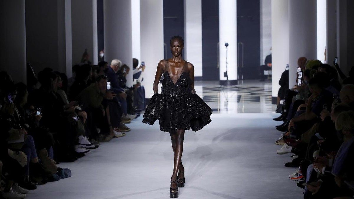FOTO: Ekspansi Batman dalam Sentuhan Lanvin