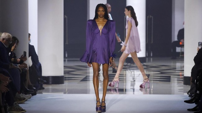 FOTO: Ekspansi Batman dalam Sentuhan Lanvin