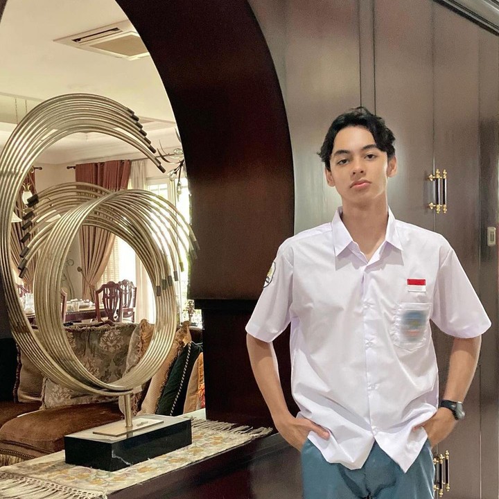 <p>Saat ini Fattah Syach tengah beranjak dewasa dan menjadi siswa tingkat SMA. (Foto: Instagram @fattahsyach)</p>