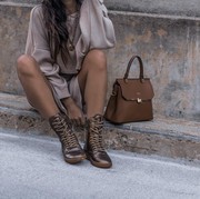 6 Kiat Membersihkan Sepatu Kulit Berjamur, Plus Perawatan Lanjut Biar Selalu Tampak Baru