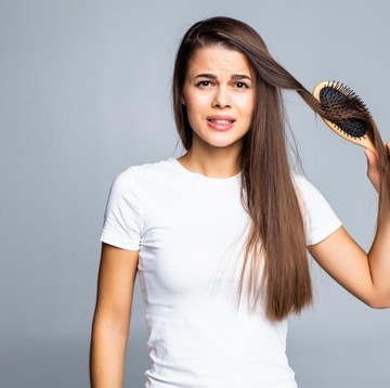 img-title Rambut Rontok Terus? Jangan-jangan Ada yang Salah dengan Sisir Kamu!