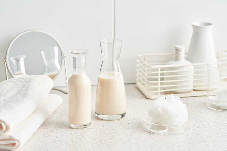 ilustrasi susu kambing untuk produk skincare