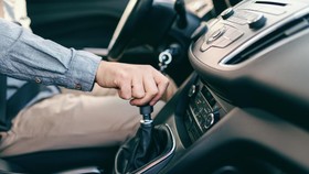 Tarif Pajak Kendaraan Bermotor hingga Balik Nama dalam UU HKPD