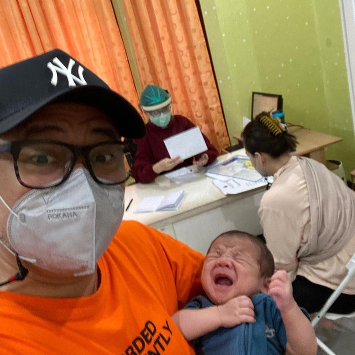 <p>Indra Brasco dan Mona Ratuliu kompak mengurus anak-anak mereka dan Balint, keponakan yang kini diititipkan bersama keluarga mereka, Bunda. Ibunda Balint yang juga kakak ipar Mona, meninggal dunia usai melahirkan putranya. (Foto: Instagram @indrabrasco)</p>