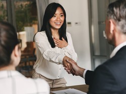 Tips dan Contoh Perkenalan Diri Saat Interview agar Lancar