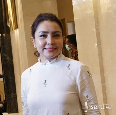 Foto Hanya Kenakan Pakaian Dalam Tersebar, Mayangsari: Itu Hal Gila