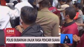 VIDEO: Polisi Bubarkan Unjuk Rasa Pencari Suaka
