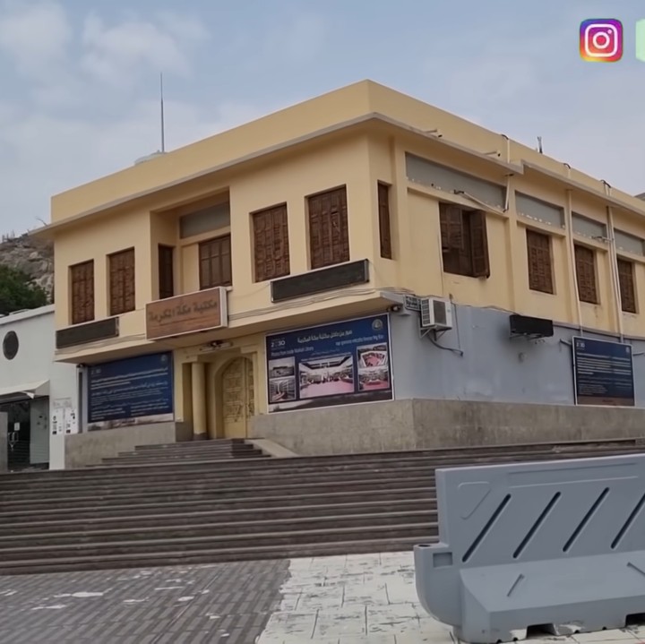 <p>Di kawasan Suuq Lail, Arab Saudi, berdiri sebuah rumah tingkat yang terlihat sudah berumur. Rumah itu merupakan tempat dilahirkannya Nabi Muhammad SAW, Bunda. Rumah Rasulullah masih berdiri kokoh di kawasan Masjidil Haram. (Foto: YouTube Sahabat Salam)</p>
