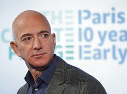 Jeff Bezos Pindahan Pakai Crane hingga Tutup Jalan, Orang Super Kaya Mah Beda!
