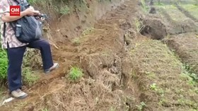 VIDEO: Retakan 150 Meter Muncul Diatas Bukit Pasca Gempa