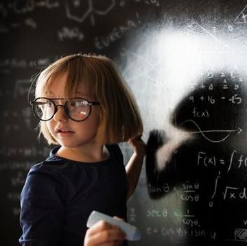 4 Tips Membentuk Anak Agar Menjadi Cerdas, Orang Tua Perlu Tahu Lho!