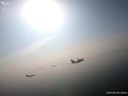Aksi Pesawat Tempur TNI Atraksi di Langit Istana Merdeka