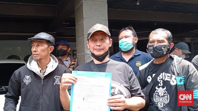Sejumlah Bobotoh atau suporter Persib Bandung menyampaikan lima tunttuan kepada manajemen Persib menyusul hasil klub Pangeran Biru yang dianggap tak memuaskan.