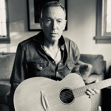 Harmonika & Lirik Tulisan Tangan Bruce Springsteen Dilelang Ratusan Juta