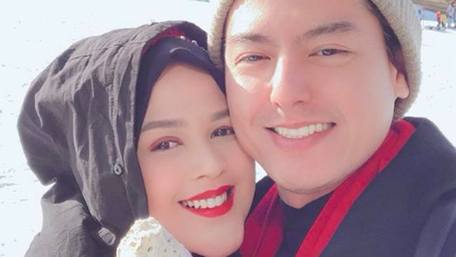 Anak menjadi alasan Roger Danuarta dan Cut Meyriska tidur di ranjang yang berbeda. Roger pun menjelaskan detail alasan di balik hal itu.