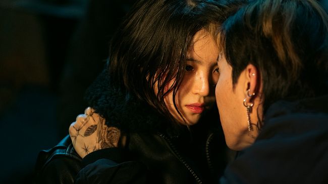 Sutradara Kim Jin-min mengaku sempat mengancam aktris Han So-hee untuk serius berlatih adegan laga demi memerankan karakter Yoon Ji-woo dalam drama My Name.