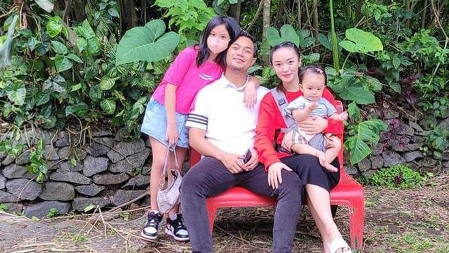 Foto-foto Mesra Liburan Keluarga Zaskia Gotik Foto-foto Mesra Liburan Keluarga Zaskia Gotik