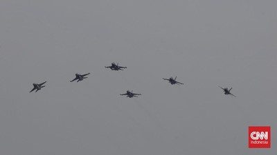 HUT TNI, 8 Jet Tempur 'Flypast' di Atas Istana Merdeka