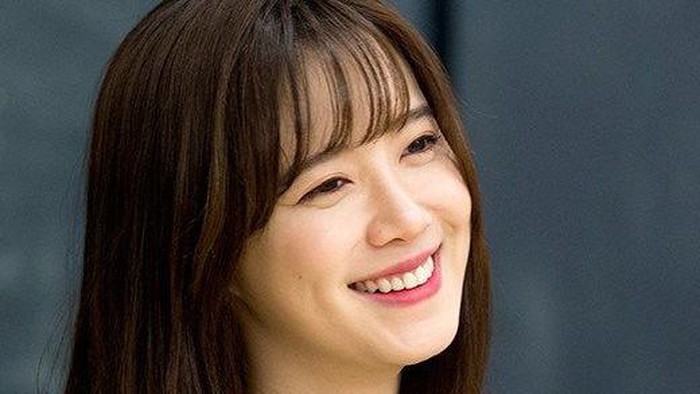 Deretan Aktris Korea Berlesung Pipi, Nggak Kalah Manis dari Shin Min Ah Deretan Aktris Korea Berlesung Pipi, Nggak Kalah Manis dari Shin Min Ah