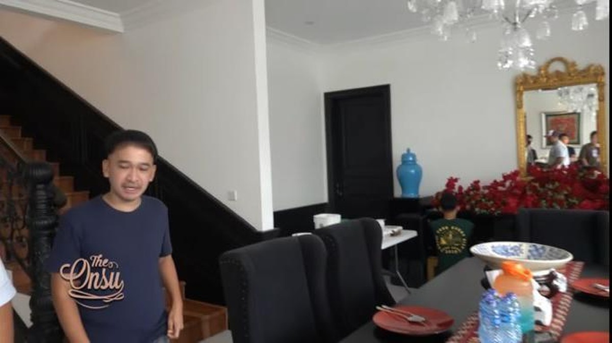 Ivan Gunawan baru saja menggelar syukuran karena rumah mewahnya hampir selesai direnovasi&period; Yuk intip rumah mewahnya&excl;