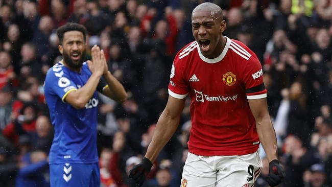 Percakapan pendek antara dua pemain Manchester United, Anthony Martial dan Bruno Fernandes, menjadi viral di media sosial.