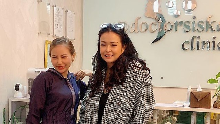 Penampilan Jennifer Jill Usai Rehabilitasi Disebut Makin Langsing & Tirus Penampilan Jennifer Jill usai jalani rehabilitasi karena kasus narkoba disebut makin langsing dan tirus. Yuk kita intip!