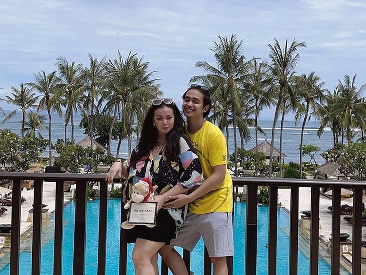 Penampilan Jennifer Jill usai jalani rehabilitasi karena kasus narkoba disebut makin langsing dan tirus&period; Yuk kita intip&excl;