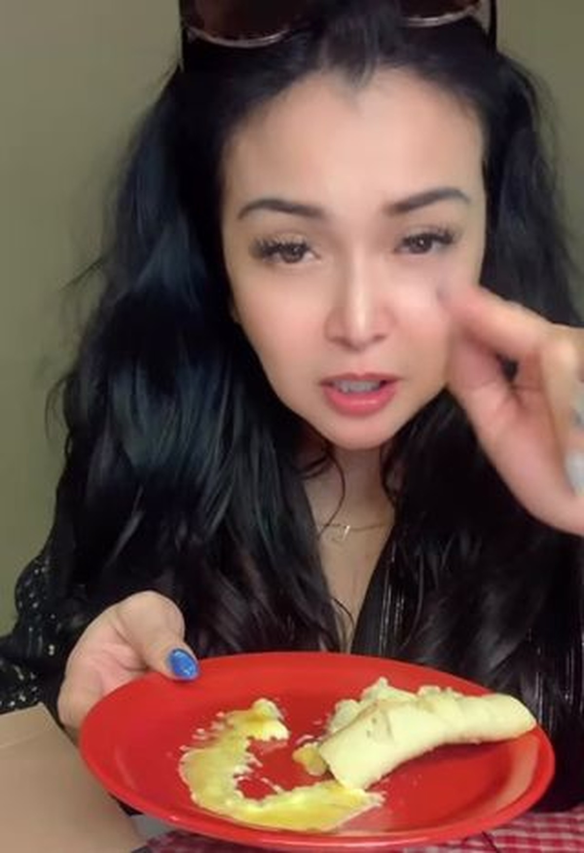 Penampilan Jennifer Jill usai jalani rehabilitasi karena kasus narkoba disebut makin langsing dan tirus&period; Yuk kita intip&excl;