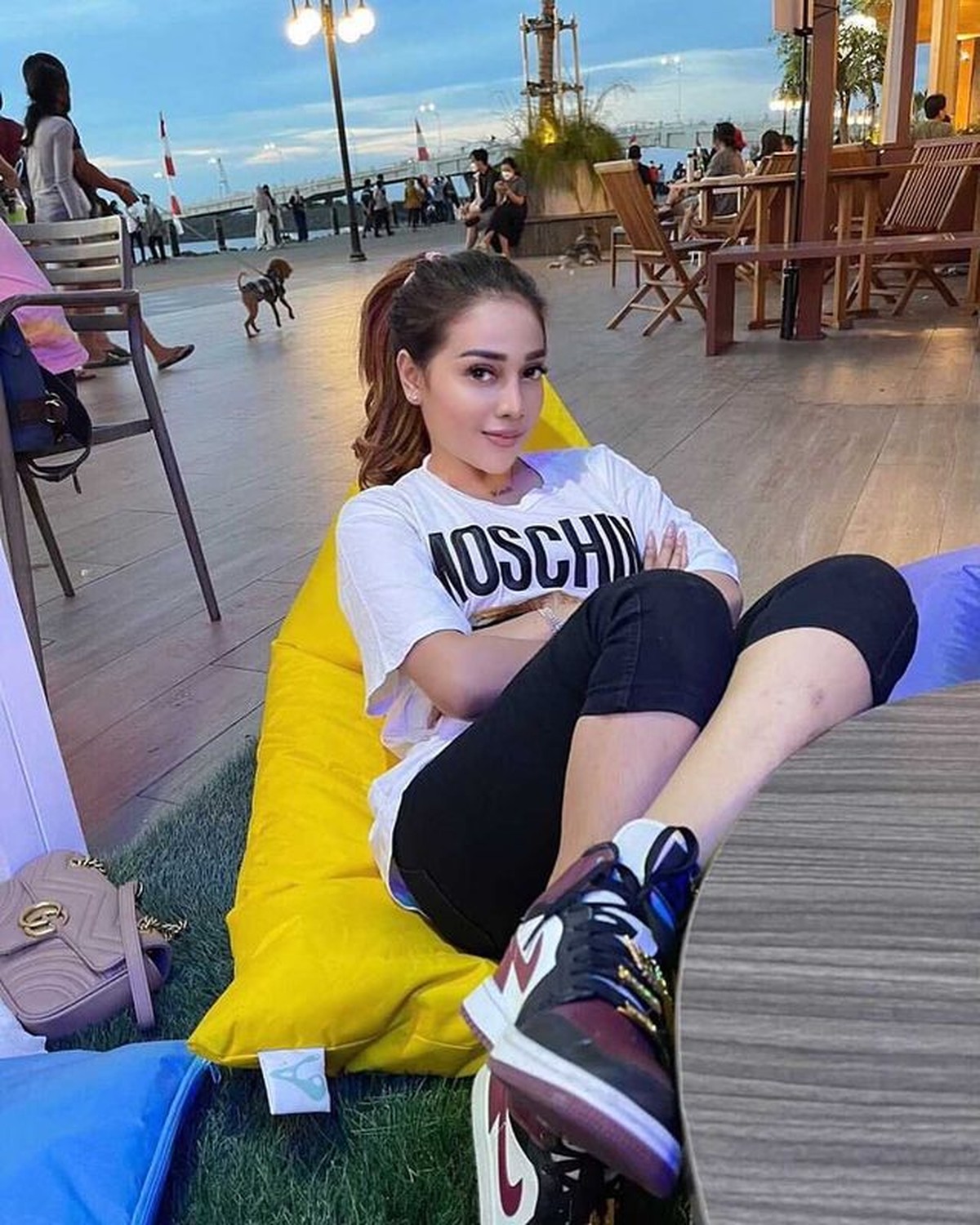 Pesinetron Chintya Ramlan yang main di Ikatan Cinta dikabarkan dinikahi oleh pria Aceh dan diberi mahar Rp3 miliar&period; Yuk intip pesonanya&excl;