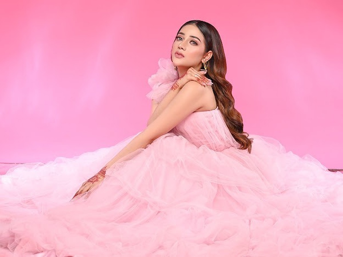 Pesinetron Chintya Ramlan yang main di Ikatan Cinta dikabarkan dinikahi oleh pria Aceh dan diberi mahar Rp3 miliar&period; Yuk intip pesonanya&excl;